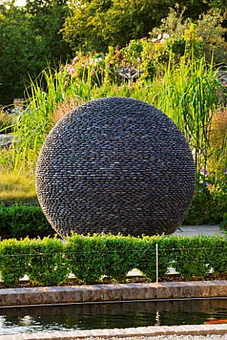 GARDEN_IN_KENT_DESIGNED_BY_BELLA_WHITELEY_CANAL_RILL_DARK_PLANET_SCULPTURE_BY_DAVID_HARBER_PATIO_TER