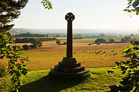 KILLERTON_DEVON_THE_NATIONAL_TRUST_VIEW_OF_PARKLAND_FROM_THE_WOODLAND_BORROWED_LANDSCAPE