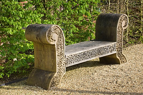 ARUNDEL_CASTLE_GARDENS__WEST_SUSSEX_THE_COLLECTOR_EARLS_GARDEN_GREEN_OAK_SEAT_DESIGNED_BY_ISABEL_AND
