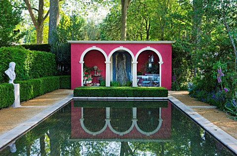 CHELSEA_FLOWER_SHOW_2014THE_BRANDALLEY_GARDEN_BY_PAUL_HERVEYBROOKES__FORMAL_POND_POOL_WITH_STATUE_AN