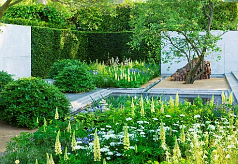 CHELSEA_FLOWER_SHOW_2014_LAURENT_PERRIER_GARDEN_BY_LUCIANO_GIUBBILEI__METAL_WATER_RILL_WITH_POOL_AND