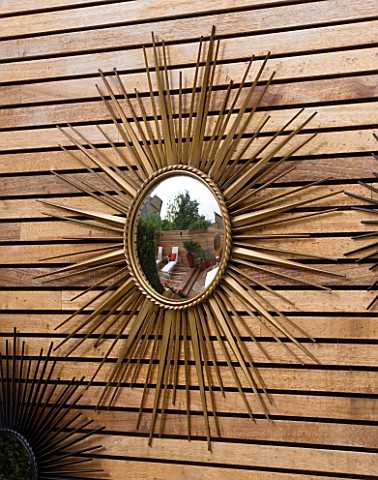 BEN_DE_LISI_HOUSE_AND_GARDEN__LONDON_FRENCH_SIXTIES_STARBURST_MIRROR_ON_WOODEN_PANELLING