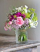 COMMON FARM FLOWERS, SOMERSET, SUMMER: FRESHLY CUT FLOWERS IN A GLASS VASE ON TABLE - FLOWER, FLOWERS, BOUQUET, DISPLAY, ARRANGEMENT, FLORAL, FRESH