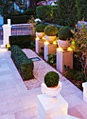 PRIVATE GARDEN LONDON: DESIGNER STEPHEN WOODHAMS - TOWN GARDEN - FRONT GRDEN WITH GRAVEL, PAVING, BOX HEDGE, THREE CONTAINERS WITH CLIPPED BOX BALLS ON PEDESTALS, FORMAL, LIGHTING