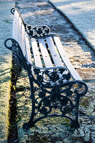 SEDGWICK_PARK_WEST_SUSSEX_FROSTED_METAL_BENCH_WINTER_JANUARY_A_PLACE_TO_SIT