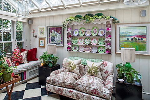 BUTTER_WAKEFIELD_HOUSE_LONDON_THE_GARDEN_ROOM_AT_CHRISTMAS_GLASS_CONSERVATORY_JUST_OFF_THE_KITCHEN_W