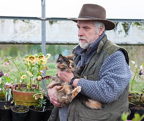 HAZLES_CROSS_FARM_MIKE_BYFORD_COLLECTION_OF_HELLEBORES__MIKE_BYFORD_WITH_CAT