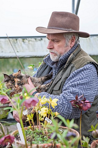 HAZLES_CROSS_FARM_MIKE_BYFORD_COLLECTION_OF_HELLEBORES__MIKE_BYFORD_WITH_CAT