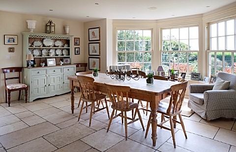 BRILLS_FARM__LINCOLNSHIRE_DINING_AREA_WITH_WOODEN_TABLE_AND_CHAIRS