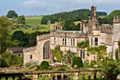 HADDON HALL, DERBYSHIRE: VIEW OF THE HALL FROM TOP TERRACE IN JUNE