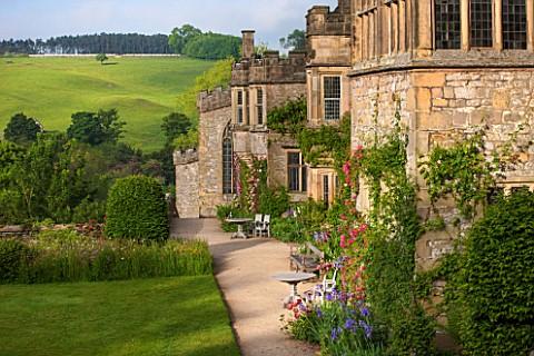 HADDON_HALL_DERBYSHIRE_VIEW_OF_THE_HALL_FROM_TOP_TERRACE_IN_JUNE
