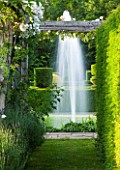 GREAT FOSTERS, SURREY: THE MOAT IN SUMMER WITH FOUNTAIN - WATER, WATER GARDEN, JUNE, FORMAL, POOL, SPOUT, JET, PERGOLA, HEDGE