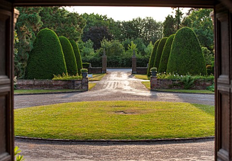 GREAT_FOSTERS_SURREY_VIEW_THROUGH_THE_FRONT_DOOR_OF_THE_HOTEL_WITH_DRIVE_AND_CLIPPED_TOPIARY_SHAPES_
