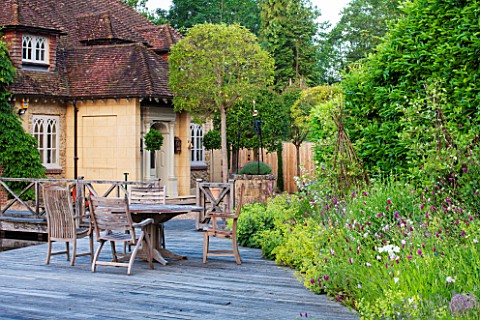 OLD_NETLEY_MILL_SHERE_SURREY_WOODEN_DECKED_TERRACE_BESIDE_THE_MILL_WITH_WOODEN_TABLE_AND_CHAIRS_A_PL