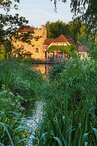 OLD_NETLEY_MILL_SHERE_SURREY_NETLEY_OLD_MILL_SEEN_FROM_ACROSS_THE_LAKE__EARLY_MORNING_LIGHT__SUMMER_