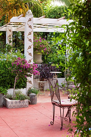 JONATHAN_BAILLIE_GARDEN_ALAIOR_MENORCA_PATIO_WITH_RED_FLOOR_RAISED_BED_WITH_BOUGAINVILLEA_WHITE_PAIN