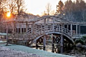 GREAT FOSTERS. SURREY: .THE WOODEN BRIDGE AND SAXON MOAT IN WINTER. CLASSIC COUNTRY GARDEN, JANUARY, FROST, FROSTY, FROSTED, DAWN, FORMAL, FORMAL GARDEN, WATER