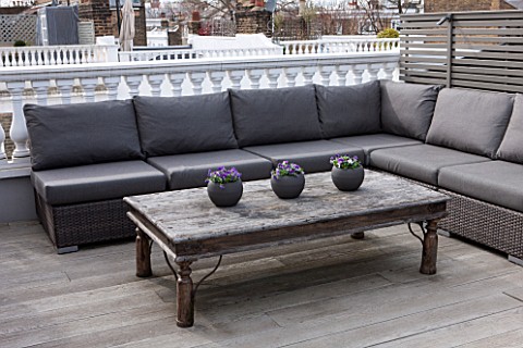 SALLY_STOREY_HOUSE_LONDON_ROOF_TERRACE_WITH_FAKE_WOODEN_DECKING_LOUNGERS_AND_WOODEN_TABLE_ROOF_GARDE