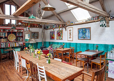 WHICHFORD_POTTERY_WARWICKSHIRE_INSIDE_THE_CAFE_WITH_TABLES_AND_CHAIRS