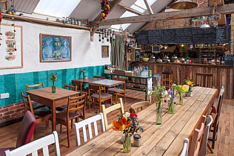 WHICHFORD_POTTERY_WARWICKSHIRE_INSIDE_THE_CAFE_WITH_TABLES_AND_CHAIRS