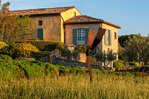 LA_JEG_PROVENCE_FRANCE_DESIGN_ANTHONY_PAUL__THE_HOUSE_WITH_BLUE_SHUTTERS_AND_WINGED_SCULPTURE_PAGAN_