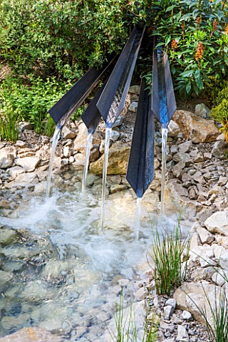 CHELSEA_FLOWER_SHOW_2016_TELEGRAPH_GAREDEN_DESIGNED_BY_ANDY_STURGEON_METAL_WATER_SPOUTS__FOUNTAIN_WA