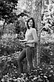 BLACK AND WHITE PHOTOGRAPH OF GARDEN WRITER AND BLOGGER ANNETTE WARREN, AT BRYANS GROUND, HEREFORDSHIRE