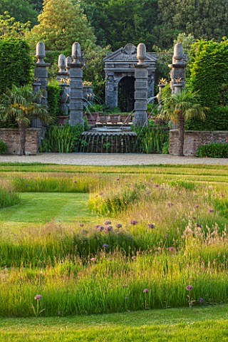 ARUNDEL_CASTLE_GARDENS_WEST_SUSSEX_LAWN_WITH_MEADOW_OF_GRASSES_AND_ALLIUM_CHRISTOPHII__BULB_BULBS_SU