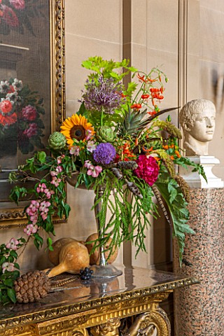 CHATSWORTH_HOUSE_DERBYSHIRE_FLORABUNDANCE__THE_PAINTED_HALL_GILDED_TABLE_WITH_FLORAL_ARRANGEMENT_AND