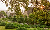 GREYHOUNDS, BURFORD, OXFORDSHIRE: CLASSIC COUNTRY GARDEN WITH LARGE BORDERS AND YEW AND BOX TOPIARY. SUMMER, INFORMAL PLANTING. LIGHT, ATMOSPHERE.