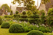 GREYHOUNDS, BURFORD, OXFORDSHIRE: CLASSIC COUNTRY GARDEN WITH LARGE BORDERS AND YEW AND BOX TOPIARY. SUMMER, INFORMAL PLANTING. LIGHT, ATMOSPHERE.
