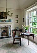 GREYHOUNDS, BURFORD, OXFORDSHIRE:THE READING ROOM, BUILT IN 2007 AS AN EXPERIMENT IN THE USE OF SALVAGED IRISH INTERIORS. DESK, CHAIR, FIREPLACE, OLD CHANDELIER, PAINTED WOOD FLOOR
