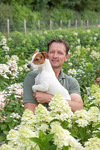 THE_REAL_FLOWER_COMPANY_ROB_HOLDING_HIS_DOG_BIFFY_IN_THE_ROSE_PADDOCK_MAN_CUT_FLOWERS_CUTTING_GARDEN
