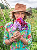 THE REAL FLOWER COMPANY: ROSEBIE MORTON PICKING SWEET PEAS IN HER GARDEN. WOMAN, HAT, PICK, CUT, CUTTING, FLOWERS, SUMMER