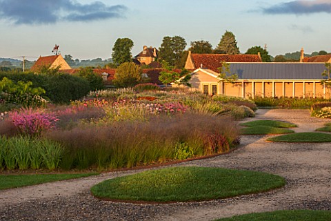HAUSER__WIRTH_SOMERSET_THE_OUDOLF_FIELD_DURSLADE_FARM__SUNRISE__VIEW_TO_THE_GALLERY__PLANTING_BY_PIE