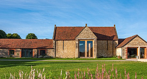 HAUSER__WIRTH_SOMERSET_DURSLADE_FARM__THE_FARMHOUSE_NOW_A_GALLERY_AND_ART_SPACE_SKY_BUILDING_TRADITI