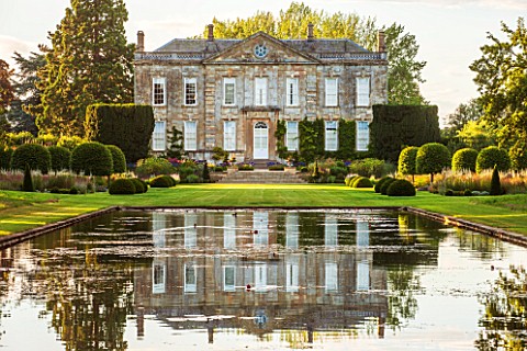 PRIVATE_GARDEN_GLOUCESTERSHIRE__DESIGNER_ANGEL_COLLINS__CANAL_AND_REFLECTION_OF_HOUSE_IN_WATER__SUMM