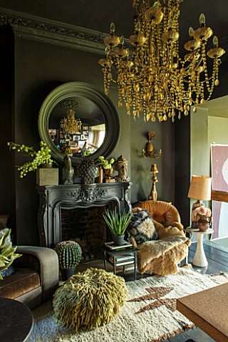 ABIGAIL_AHERN_HOUSE_LONDON_THE_OFFICE__STUDIO_FIREPLACE_CONVEX_MIRROR_ROOM_PAINTED_IN_HUDSON_BLACK_P