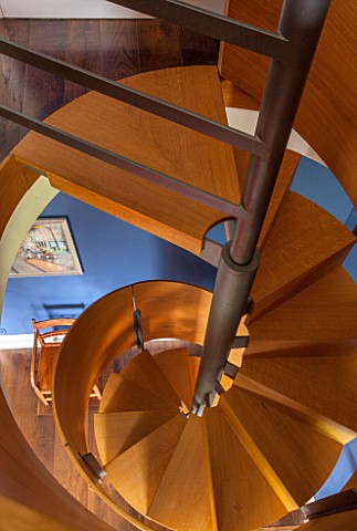 MORTON_HALL_WORCESTERSHIRE_DETAIL_OF_SPIRAL_STAIRCASE_IN_BRUSHED_STEEL_AND_SMOKED_OAK_DESIGNED_BY_CA
