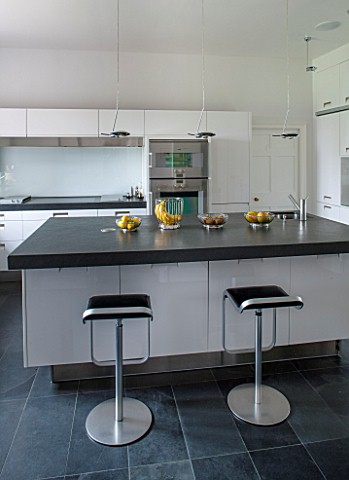MORTON_HALL_WORCESTERSHIRE_KITCHEN_BY_ARCLINEA_DESIGNED_BY_CITTERIO_SOLID_ACRYLIC_SURFACES_WORKTOPS_