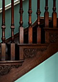 MORTON HALL, WORCESTERSHIRE: DETAILS OF CARVING IN MAIN WOODEN STAIRCASE