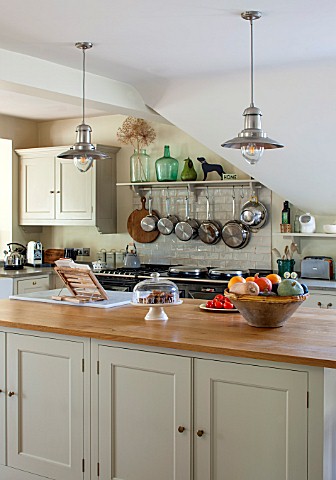 THE_COACH_HOUSESURREY_COUNTRY_KITCHEN_BY_PLAIN_ENGLISH_NEUTRAL_DECOR_ISLAND_WITH_BRUSHED_STEEL_PENDA