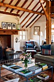 THE COACH HOUSE,SURREY: FAMILY ROOM WITH EXPOSED OAK BEAMS. SOFAS, LARGE GLASS COFFEE TABLE, BEAUTIFUL RUG ON WOODEN FLOOR. RELAX, READING ROOM, FIREPLACE, COSY.