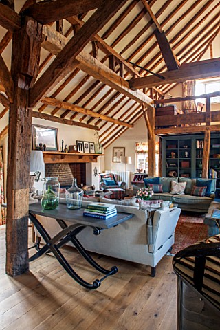 THE_COACH_HOUSESURREY_FAMILY_ROOM_WITH_EXPOSED_OAK_BEAMS_SOFAS_CONSOLE_TABLE_BY_ANDREW_MARTIN_WOODEN