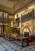 BURTON AGNES HALL, EAST YORKSHIRE: CHRISTMAS  - GREAT HALL, CHRISTMAS TREE, BOUGHS AND BRANCHES FROM THE ESTATE. ORNAMENT