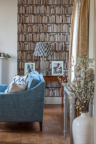 THE_FREETH_HEREFORDSHIRE_THE_SITTING_ROOM_BOOKCASE_WALL_PAPER_TEAL_SOFA_WOOD_FLOOR_GLASS_AND_NICKEL_
