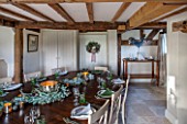 THE FREETH, HEREFORDSHIRE: DINING ROOM, DINING TABLE, CHAIRS, CHRISTMAS, VINTAGE COCKEREL, PINE AND FIR WREATH