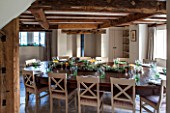THE FREETH, HEREFORDSHIRE: DINING ROOM, DINING TABLE, CHAIRS, CHRISTMAS