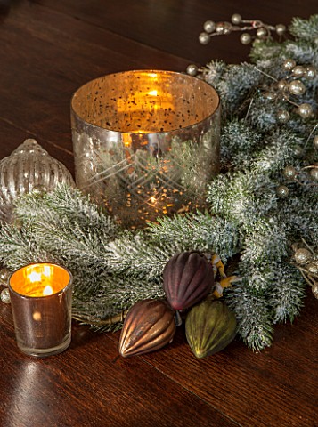 THE_FREETH_HEREFORDSHIRE_DINING_ROOM_DINING_TABLE_CANDLE_GLASS_DECORATIONS_FROM_INDIA