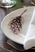 THE FREETH, HEREFORDSHIRE: DINING ROOM, DINING TABLE, FEATHER PLATE